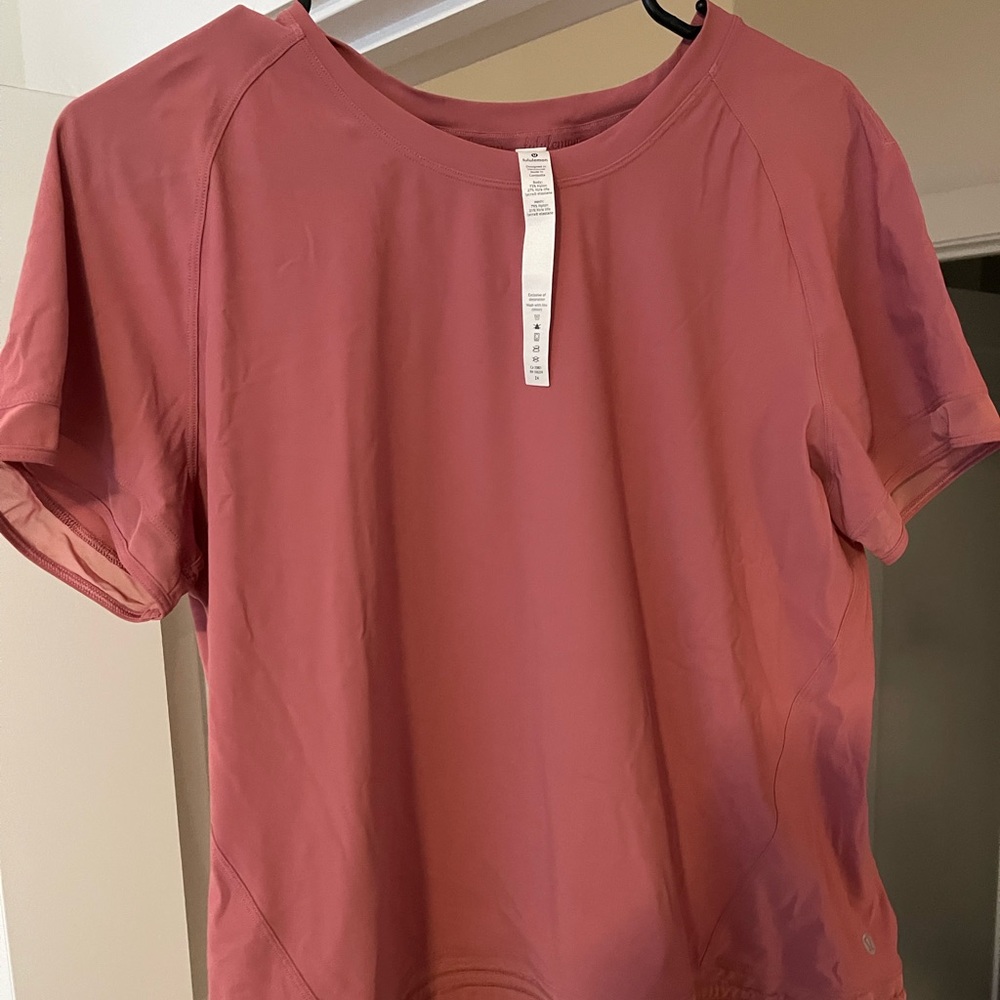 LULULEMON pink tshirt size 10 only worn twice!